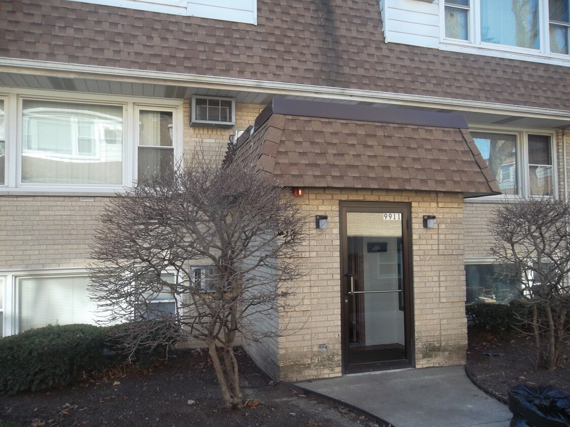 9911 W 58th St Unit 9, Countryside, IL 60525 Condo for Rent in