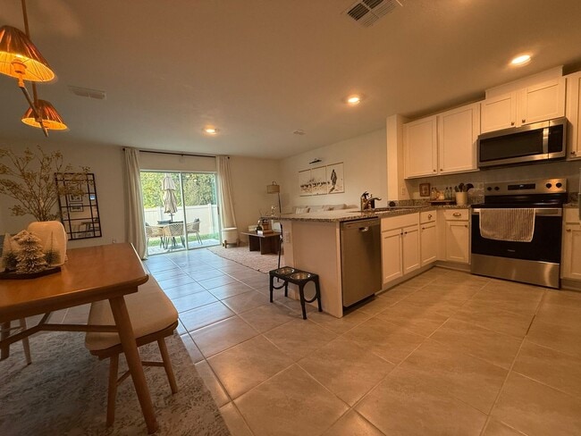 Photo - Beautiful 3 Bedroom 2.5-bathroom townhome