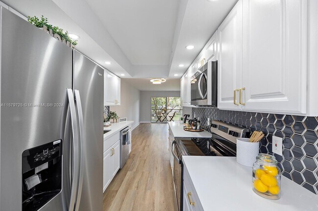 Building Photo - 1251 SW 125th Ave
