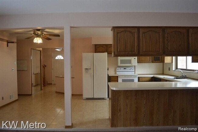Building Photo - 1371 Peachtree Dr