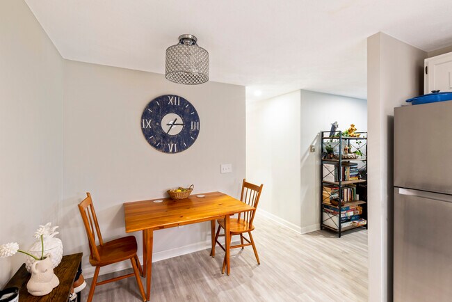 Building Photo - 205 Great Rd