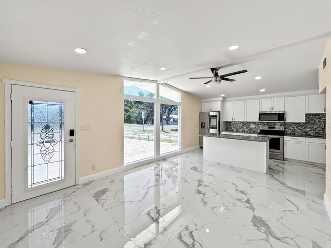 Foto del edificio - 3675 Prudence Dr