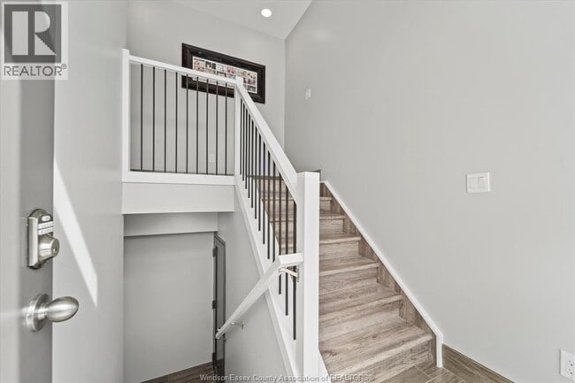 Building Photo - 42 Maple St