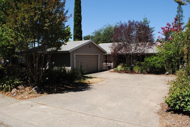 Building Photo - 5536 Portola Cir