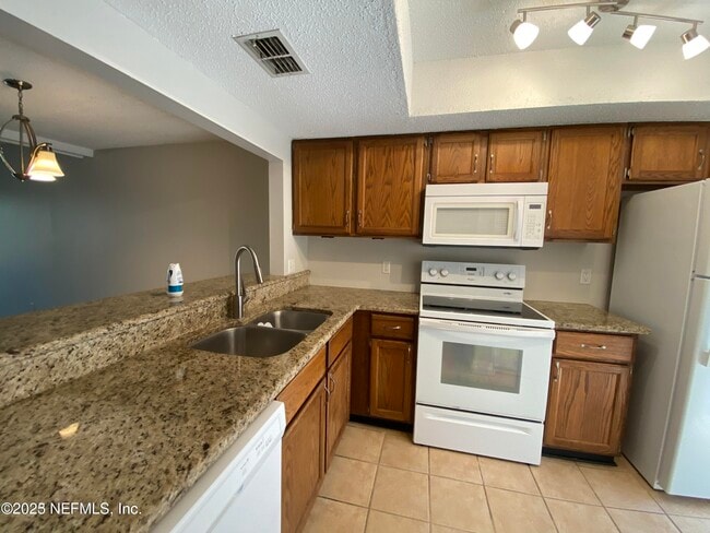 Foto del edificio - 160 Cranes Lake Dr
