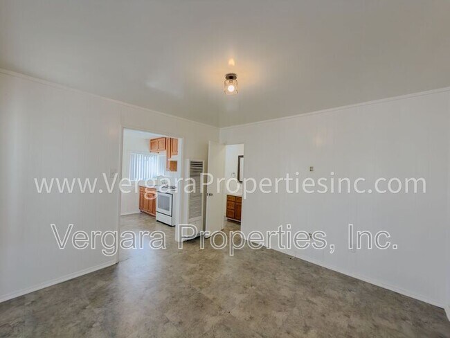Foto del edificio - 13505 Mariposa Ave