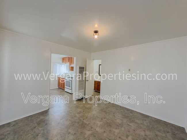Building Photo - 13505 Mariposa Ave