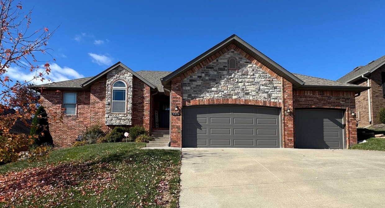 Primary Photo - 4 Bedroom | 2 Bathroom | 3 Car Garage| Springfield MO | Fire Place | Covered patio!