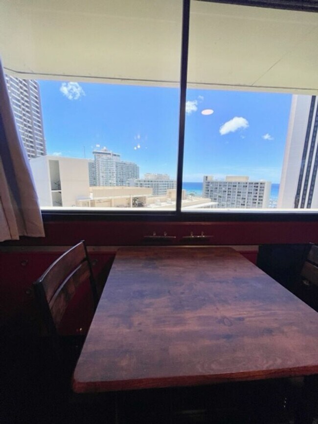 Foto del edificio - Fully furnished and move-in ready!