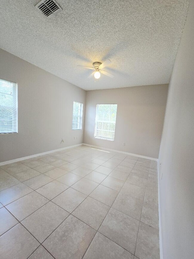 Building Photo - 10294 Fox Trail Rd S