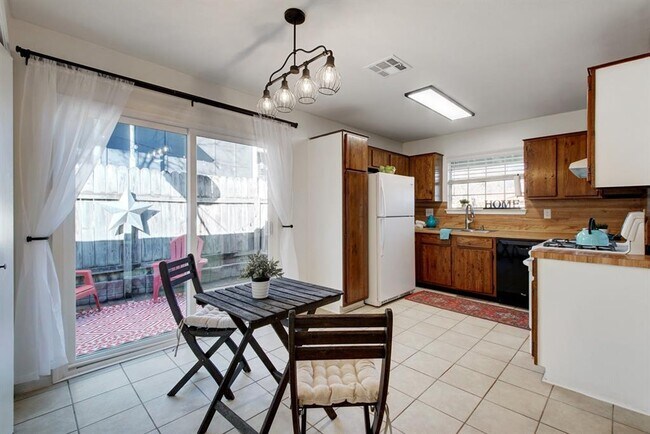 Building Photo - 1813 Gracy Farms Ln