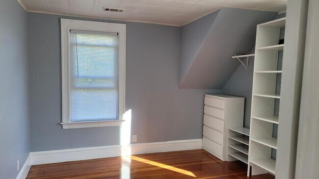 Building Photo - 38 Vine St