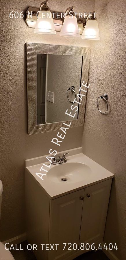 Building Photo - One month free! Beautiful NEWLY RENOVATED ...