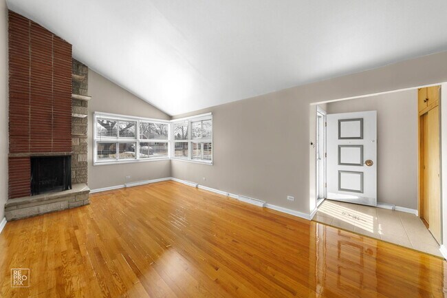 Foto del edificio - 393 Huntington Ln