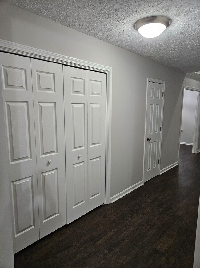 Building Photo - Updated 3 bed 2.5 bath home located in Canton