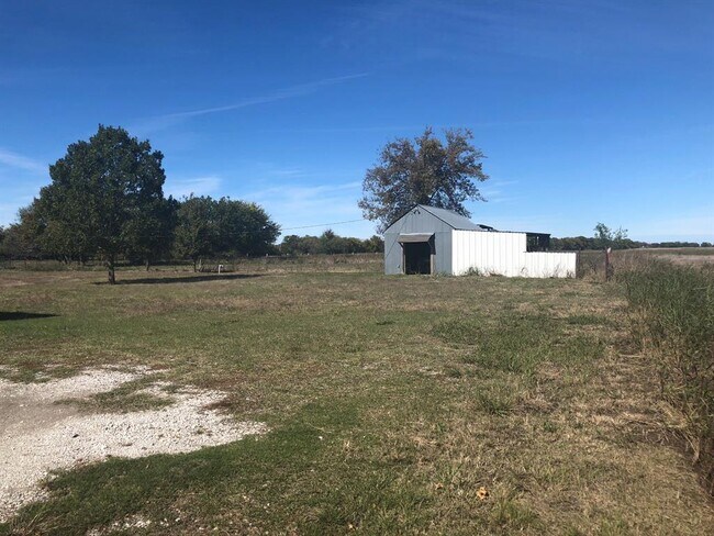 Building Photo - 393 Buck Creek Rd
