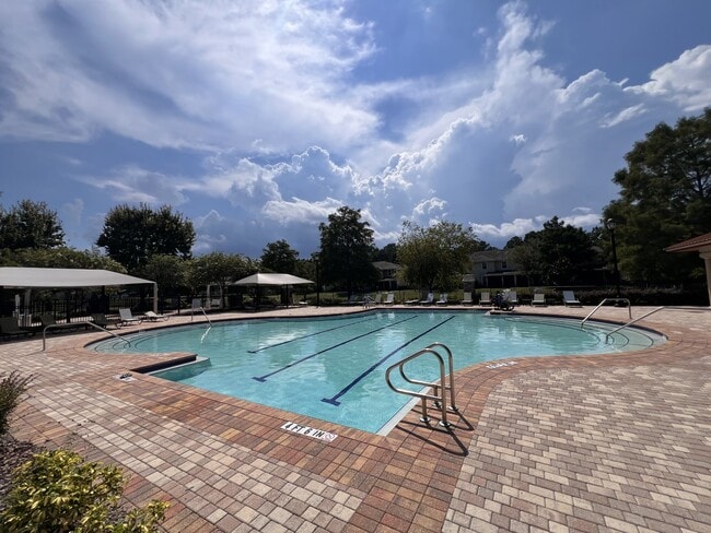 Building Photo - 302 Cherry Way