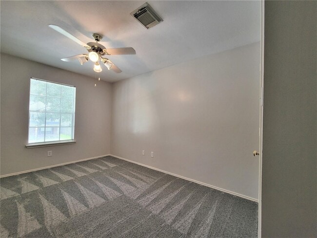 Foto del edificio - 5303 Hill Timbers Dr