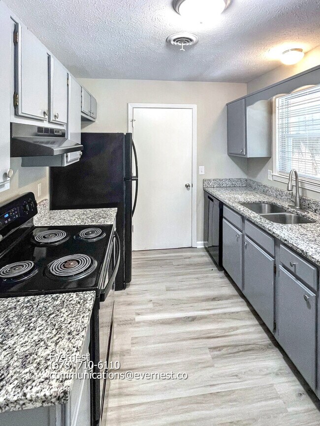 Foto del edificio - 483 Ellenwood Dr
