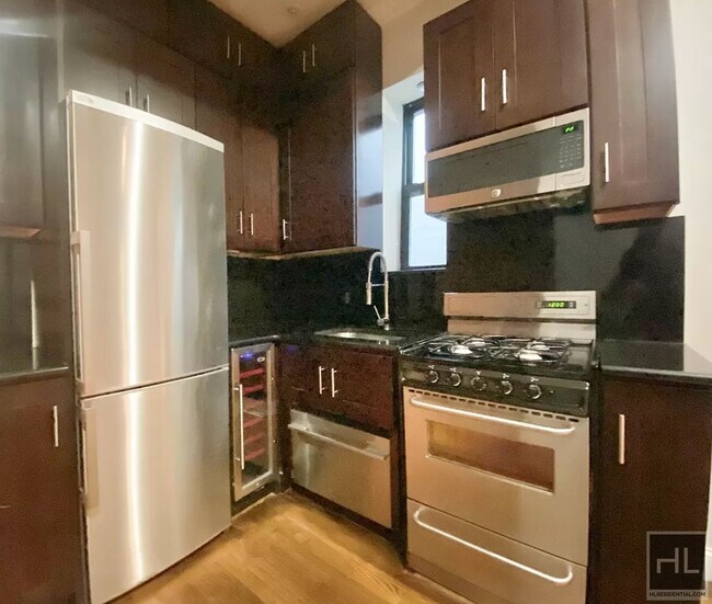 Foto del edificio - Prince Street Perfection - SoHo 1BR – No F...