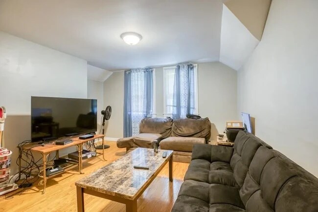 Foto del edificio - 162 Trilby Ave