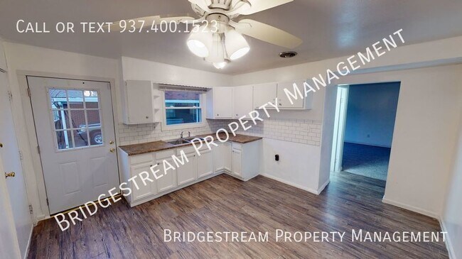Building Photo - Nice 4 bedroom, 1.5 bath home with 2 car a...