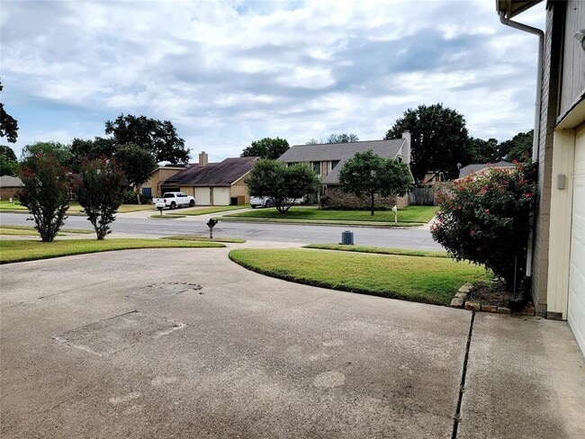 Building Photo - 213 Springridge Ln