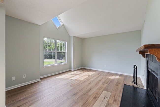 Foto del edificio - 1 bedroom, 1 bath unit Available NOW
