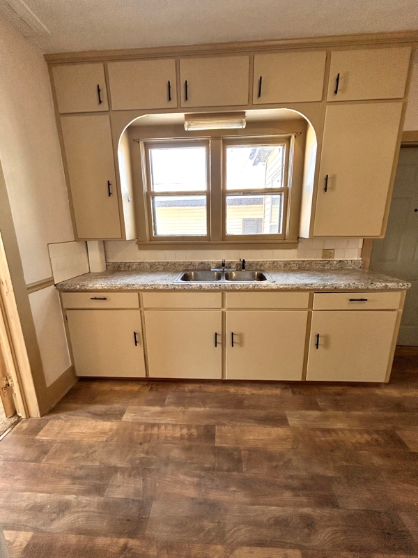 Building Photo - 514 Van Buren St