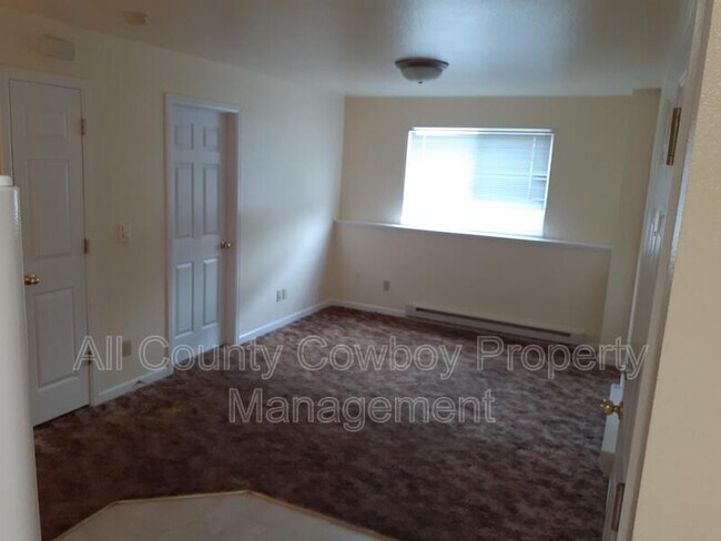 Building Photo - 1657 N 5th St