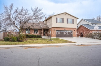 Building Photo - 1160 E 40 N St