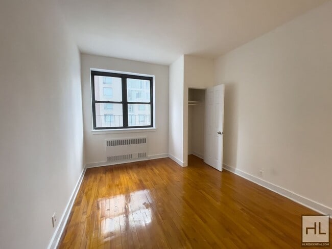 Building Photo - East 61 Street