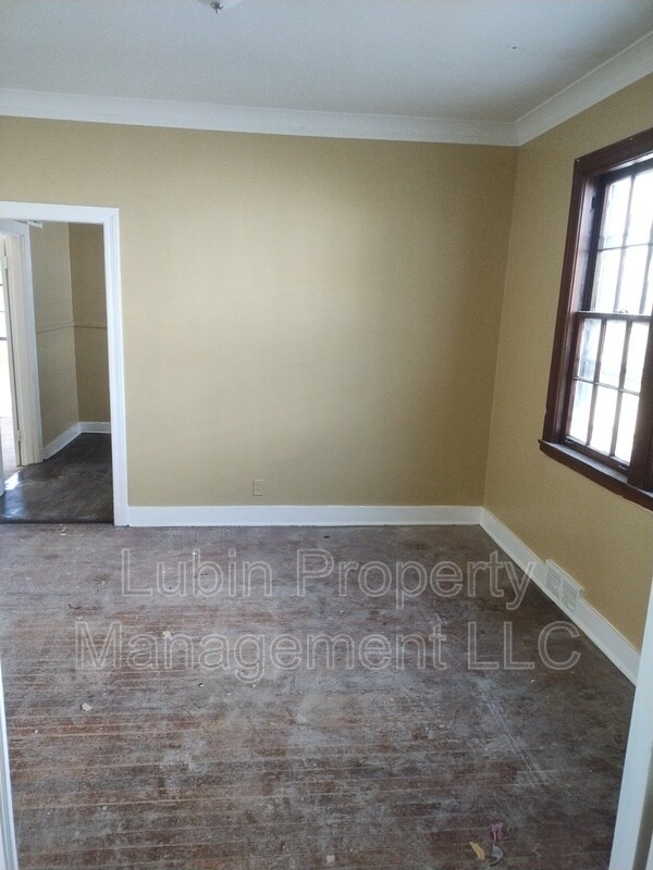 Building Photo - 725 N Hollywood St