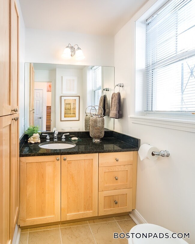 Building Photo - 136 Gerry Rd