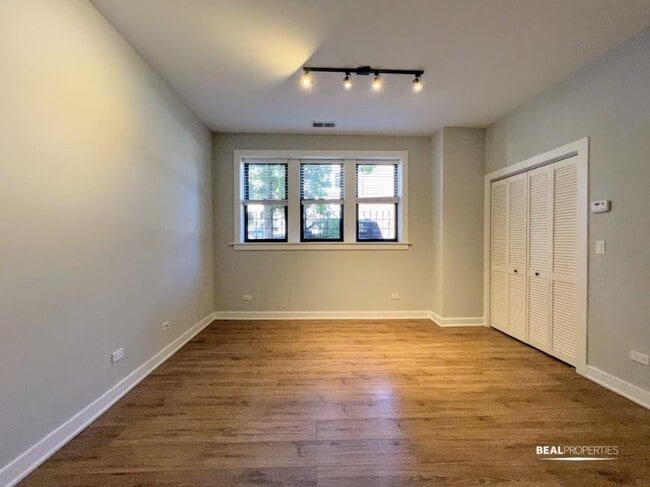 Building Photo - 2 bedroom in CHICAGO IL 60625
