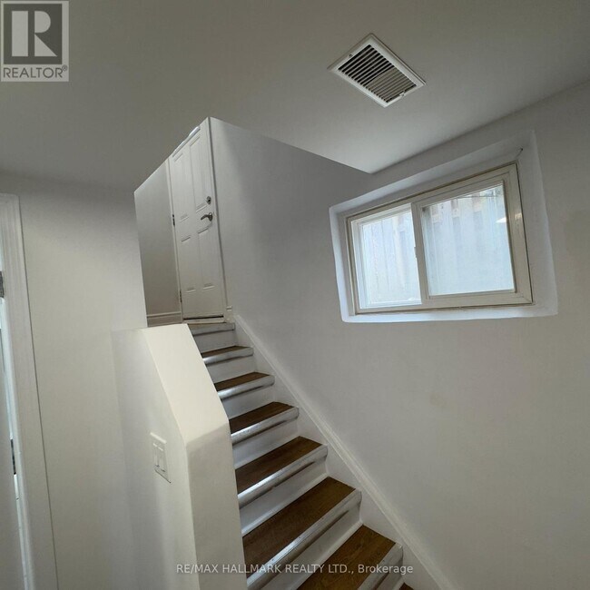 Photo du bâtiment - 63 Hiscock Blvd