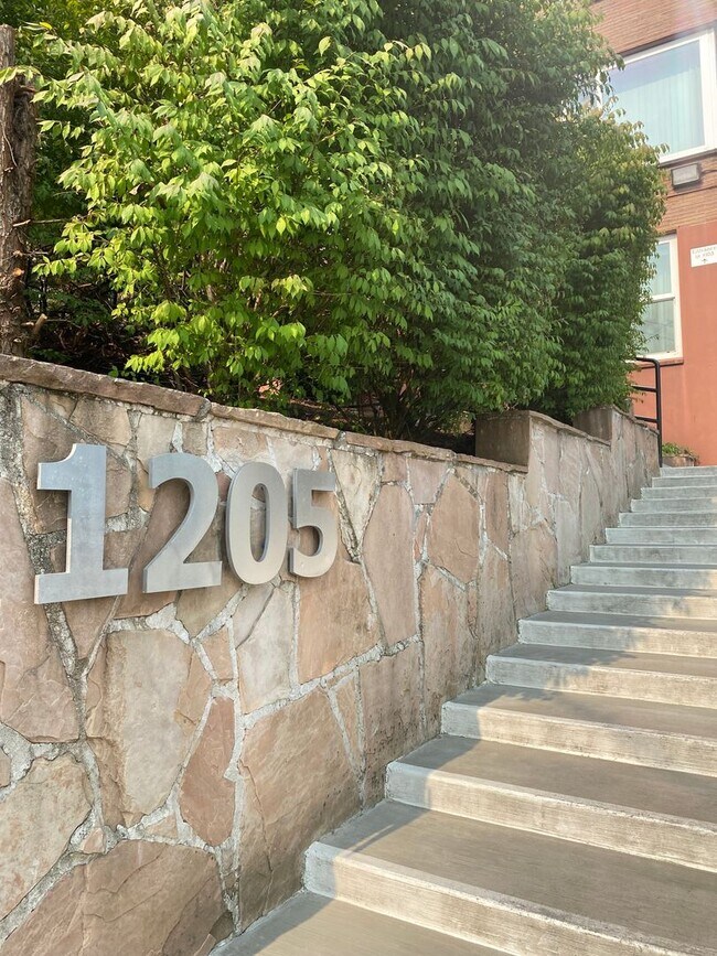 Foto del edificio - Beautiful apartment in Goose Hallow- Prime...