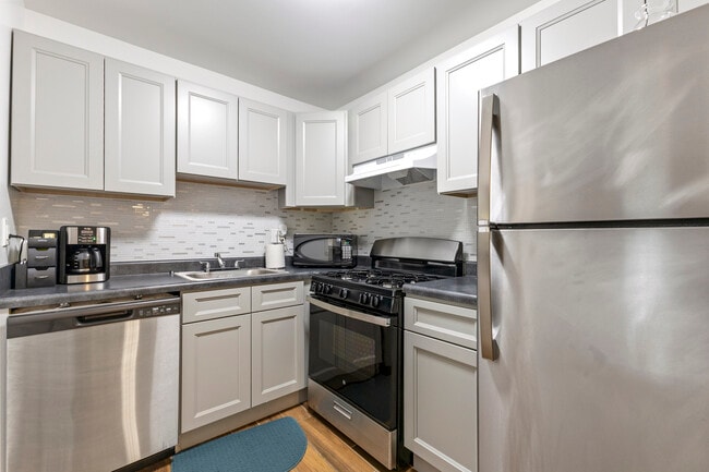 Building Photo - Pinewood Estates