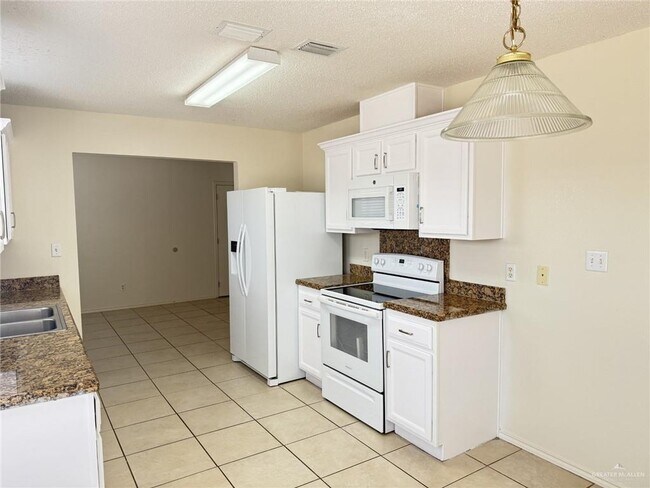 Building Photo - 19 Santa Rocio Ct