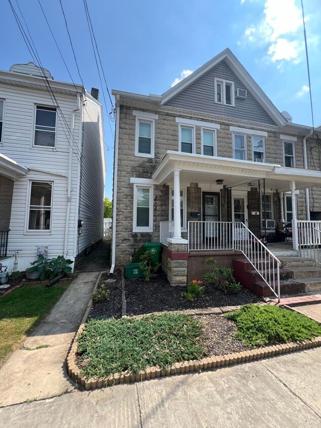 Primary Photo - 4 bedroom home in Carlisle PA!