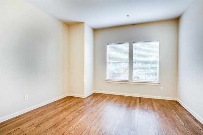 Building Photo - 3610 Gillespie St