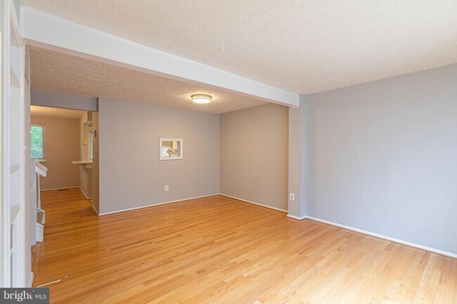Building Photo - 17137 Moss Side Ln