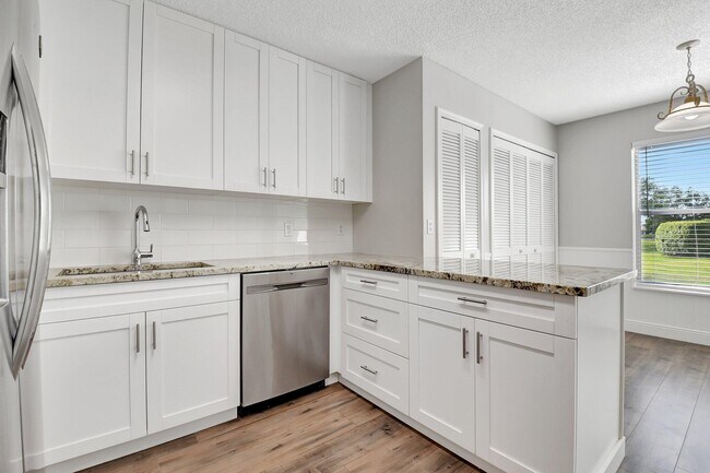 Foto del edificio - 7780 Stone Harbour Dr