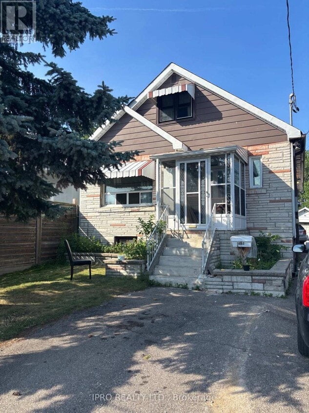 Primary Photo - 1057 Greaves Ave
