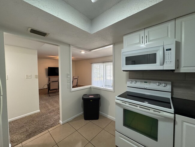 Kitchen - Living room - 568 Bahia Cir
