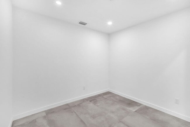 Building Photo - 2460 SW 58th Manor