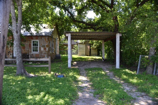 Building Photo - 408 E North Ave