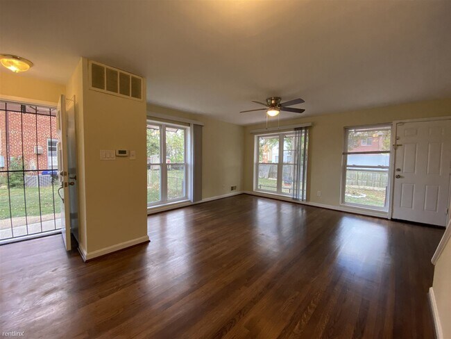 Foto del edificio - 4 br, 2.5 bath Townhome - 3906 Triton Court 1