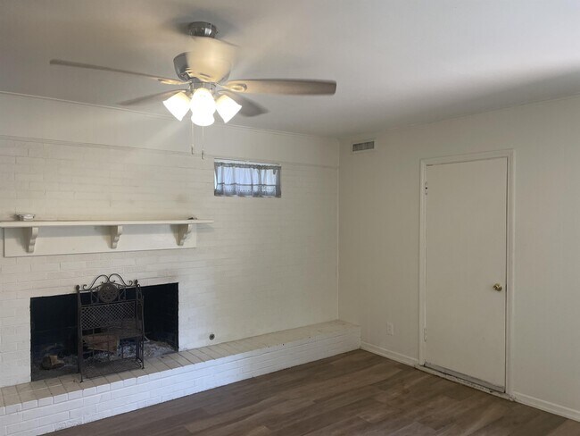 Foto del edificio - 4739 Augusta Ln