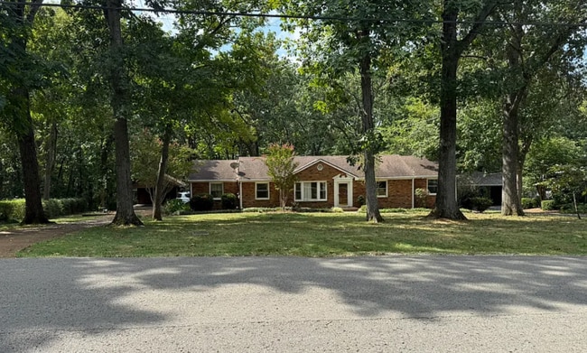 Building Photo - 713 Templeton Dr
